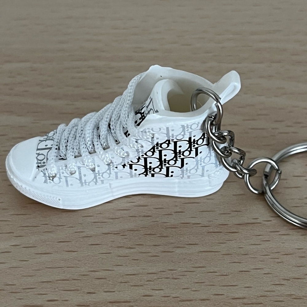 3D Mini White and Black Fashion Sneaker Keychain BNIB - Picture 9 of 14